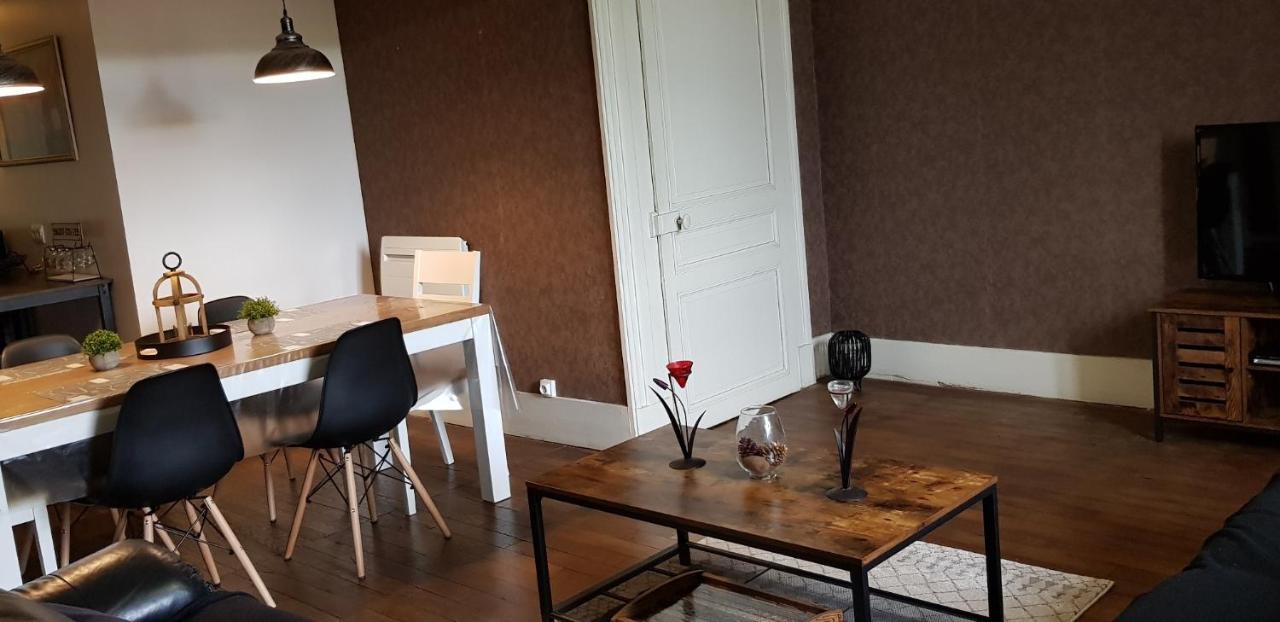 Gite 2 Du Chateau De Feschaux Villeneuve-sous-Pymont Екстериор снимка