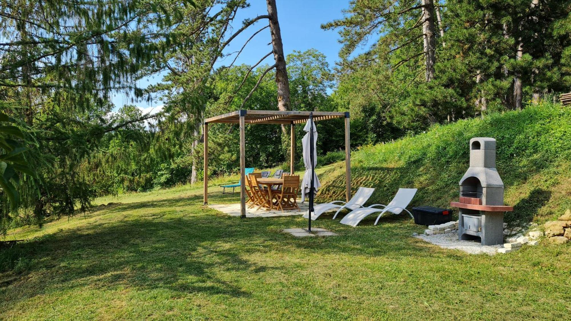 Gite 2 Du Chateau De Feschaux Villeneuve-sous-Pymont Екстериор снимка